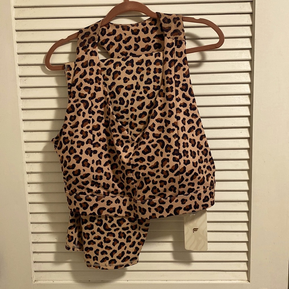 Fabletics leopard sports bra and pants set 22/24 4X